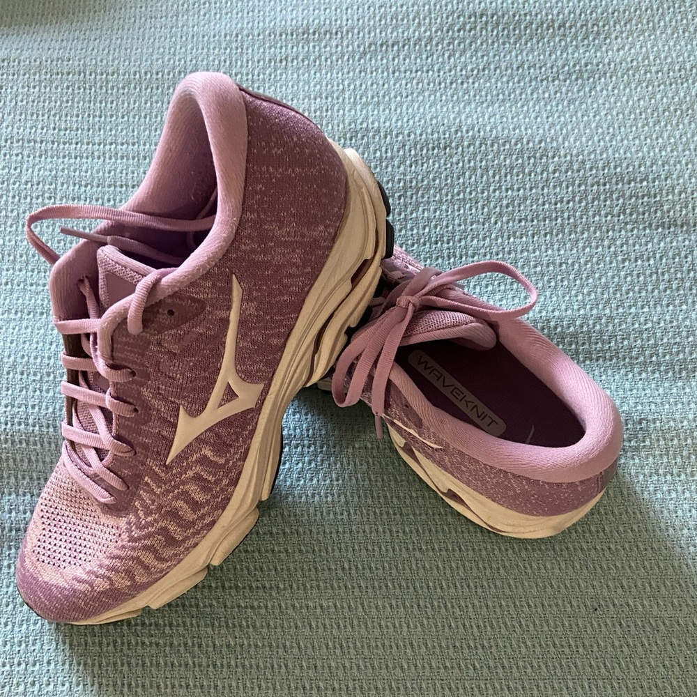 Women’s Mizuno Wave Inspire 16 - size 10